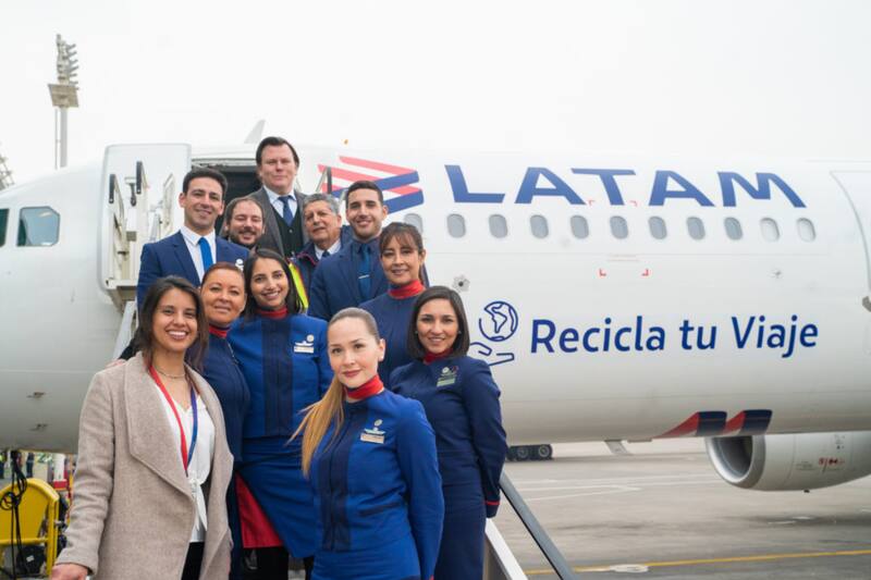 La aerolínea tiene más de 42 cargos disponibles.