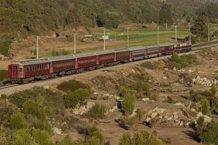 El nostálgico recorrido ofrece varias excursiones guiadas a los puntos más importantes de la quinta región.