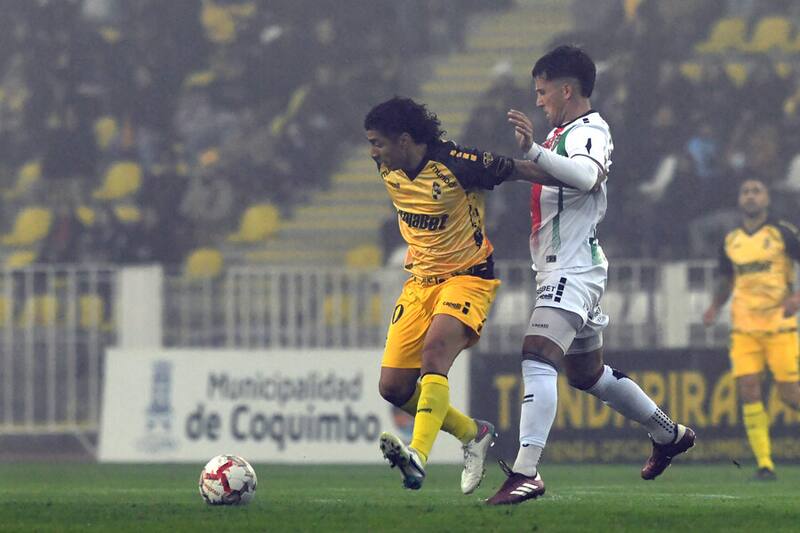 El volante jugó ante Palestino su último compromiso con la camiseta de Coquimbo. Foto: Aton.