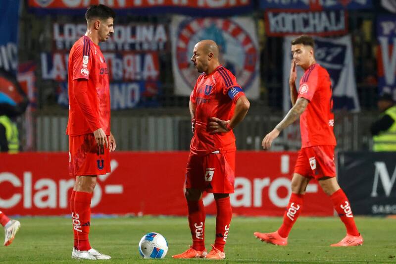 Los azules vuelven al Campeonato Nacional luego de perder 2-0 ante Everton. Foto: Agencia Aton.