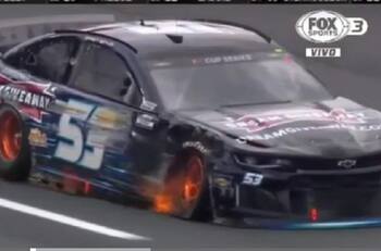 Jornada de Nascar comenzó con accidente que casi terminó en incendio