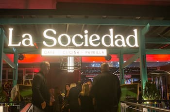 La Sociedad: una espectacular nueva oferta gastronómica que combina carnes, pizzas y café en Lo Barnechea
