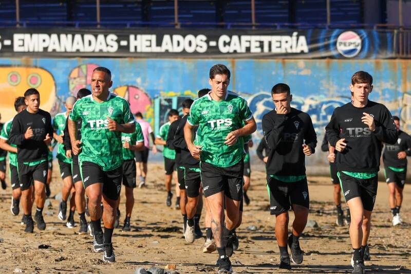 El plantel Caturro entrenó en Las Torpederas. Foto: @wanderersoficial en Instagram.