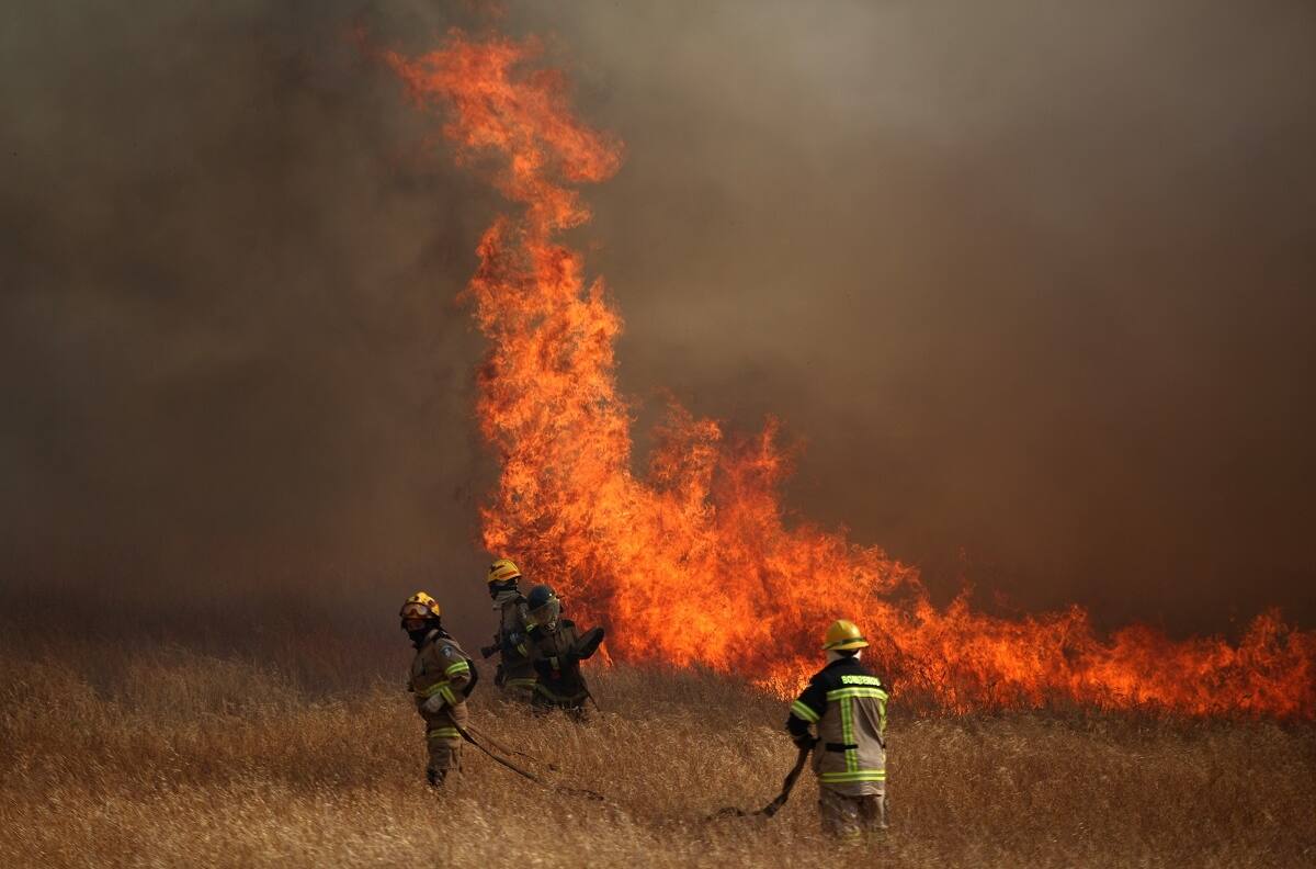 Se declara Alerta Temprana Prevetiva en la RM y otras siete regiones por posibles incendios forestales