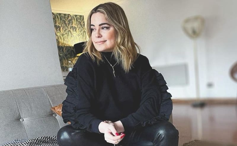 tiene más de 830 seguidores en Instagram.