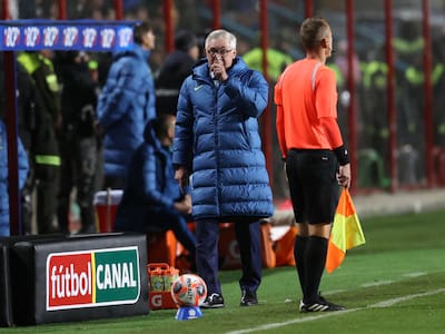 ¡Furioso! Ancelotti encaró al árbitro chileno Cristián Garay tras polémico penal para Bolivia