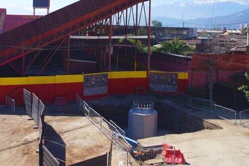 VIDEO | Con escombros y obras sin terminar: Así se ve Santa Laura a un día de la Supercopa
