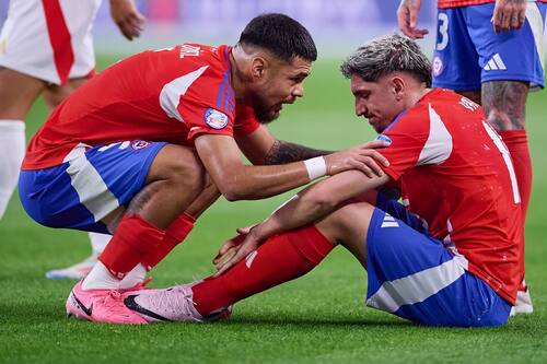 Diego Valdés otra vez a punto de quedar fuera de La Roja por lesión. (Foto: Aton)