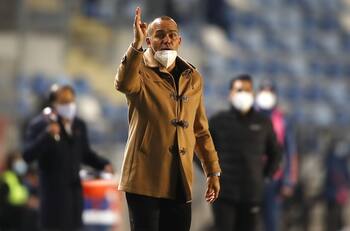 Venezolanos se sumaron a las críticas de los hinchas de la U en contra de Dudamel