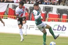 Curicó Unido se hizo fuerte de local y amargó a Santiago Wanderers en Primera B