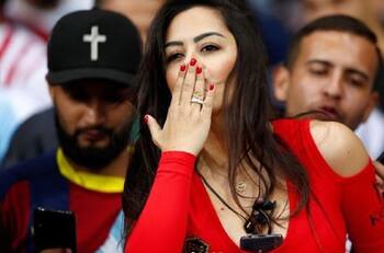 Larissa Riquelme: "Yo no veo como algo feo que una mujer vaya a una cancha y la gente admire su belleza"