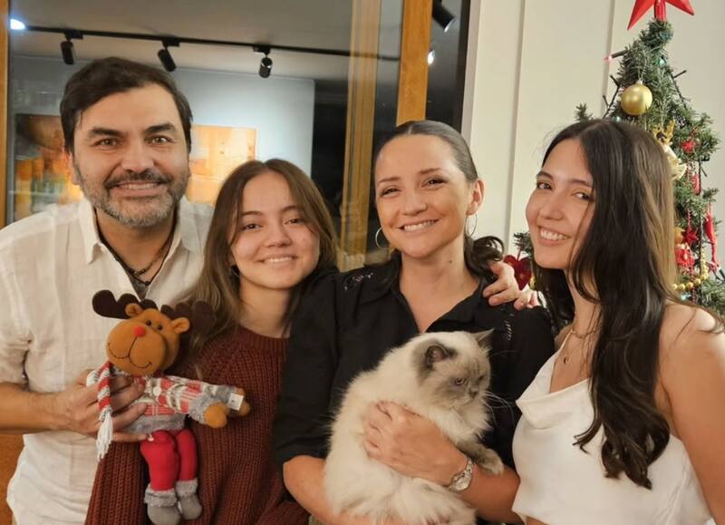 La comunicadora conversó con su familia sobre su nuevo rol en la estación. Créditos: @aaristeguia en Instagram.