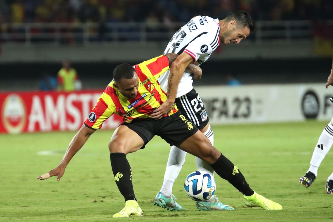 El exzaguero albo fue titular ante Deportivo Pereira en el empate del pleito jugado en Colombia.