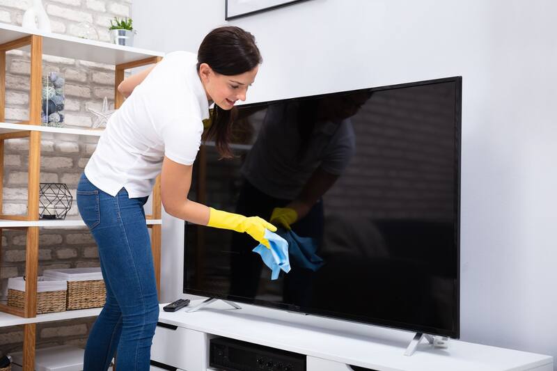 De esta forma debes limpiar tu TV para no dañarla. Créditos: 65Ymás.