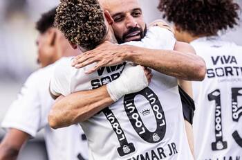 Tremenda compañía para Felipe Loyola: Santos pretende remecer el mercado con figura mundial