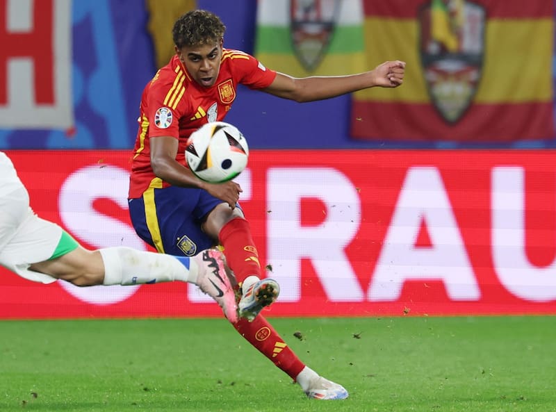 Lamine Yamal le dio el triunfo a España ante Francia tras anotar el 2-1. (Foto: EFE)