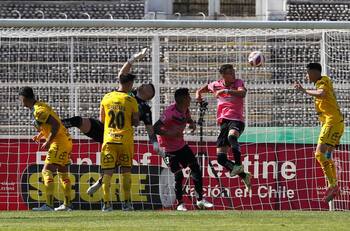 VIDEO | El gol olímpico de Bryan Carvallo en el duelo entre Palestino y Everton por el Campeonato Nacional