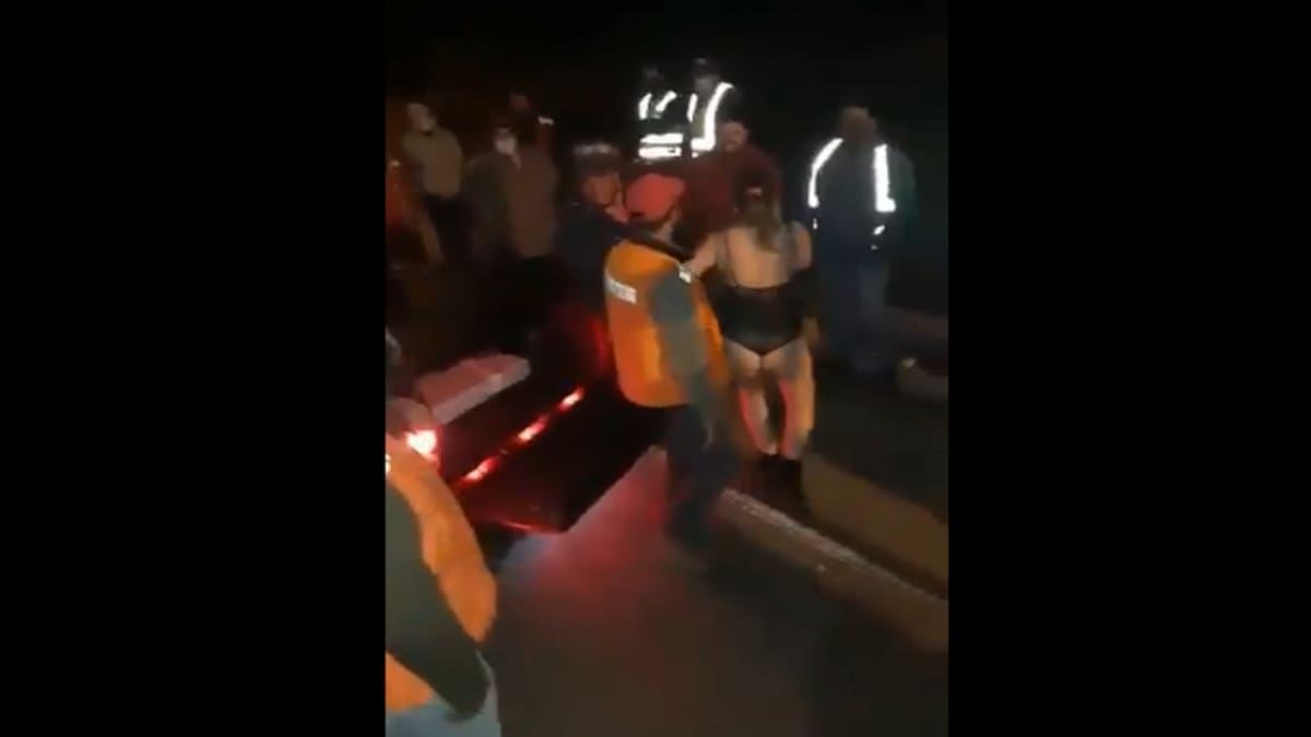 Camioneros provocan descontento por fiesta con mujeres semidesnudas en medio del paro