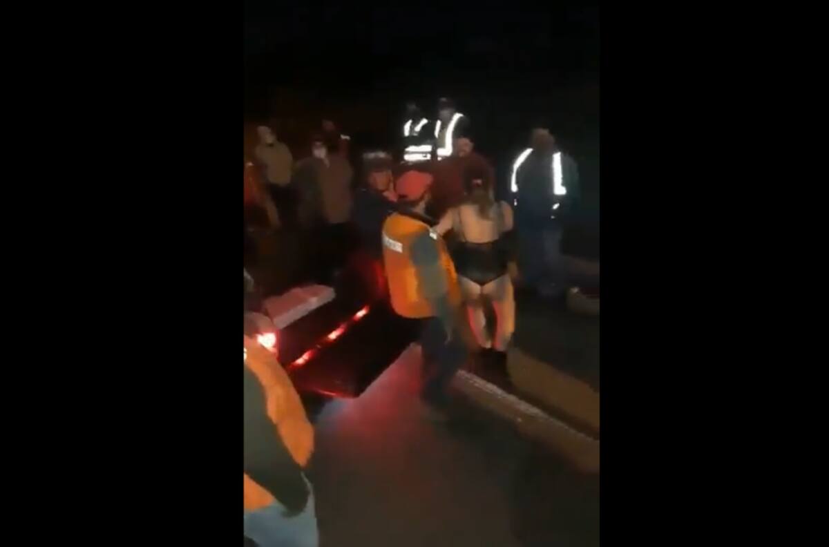 Camioneros provocan descontento por fiesta con mujeres semidesnudas en medio del paro