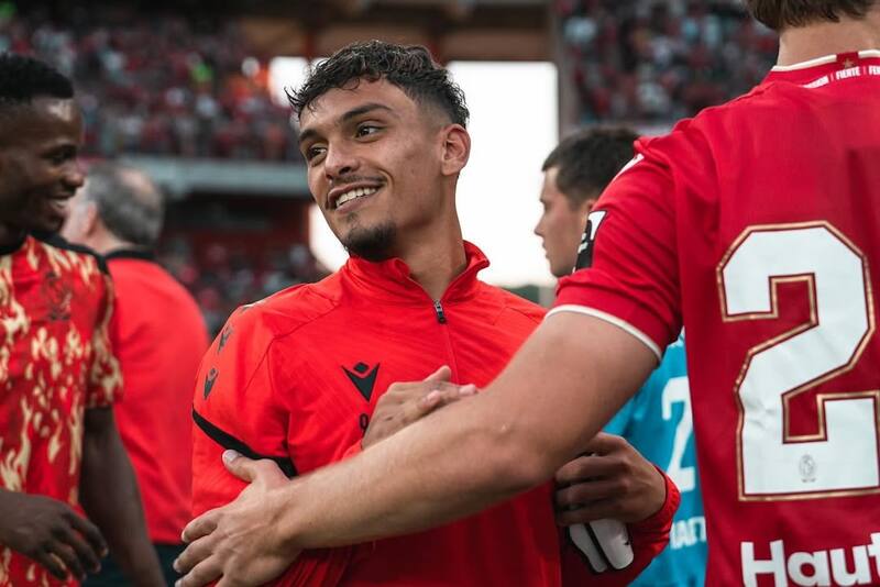 El lateral chileno sumó su primera titularidad con el Standard Lieja de Bélgica el pasado fin de semana. Foto: Standard Lieja