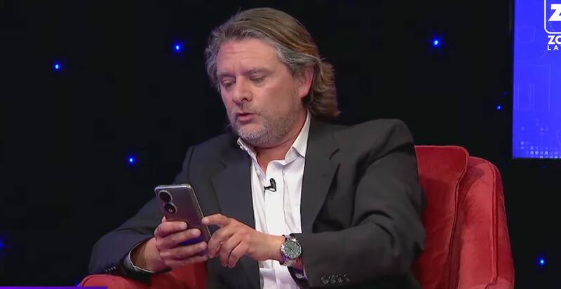 Gustavo Eitel se lanza contra Carla Ballero.