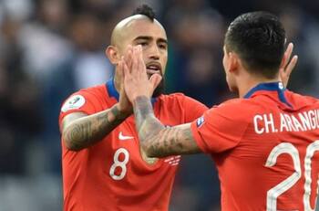 La de Vidal no es la única: Jugador argentino confesó tener camiseta de otro referente de la Roja