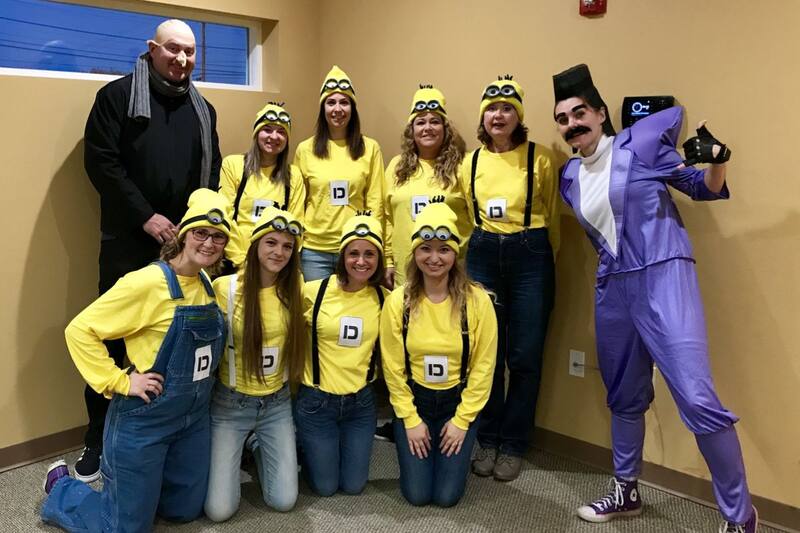 Los protagonistas de la película son un disfraz fácil de recrear en grupo este Halloween. Créditos: Pinterest.