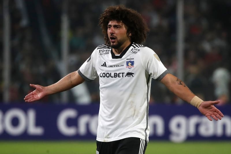 Maximiliano Falcón podría dejar Colo Colo.