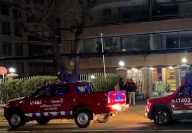 Edificio donde ocurrió la desgracia con presencia del personal de seguridad municipal | Foto: Biobíochile.cl