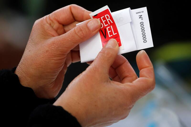 Revisa el horario de cierre de las mesas.