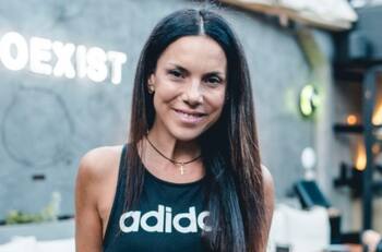 Disfrutando de un whisky y preparaciones típicas: Catalina Edwards comparte imágenes de sus vacaciones en el extremo sur de Chile