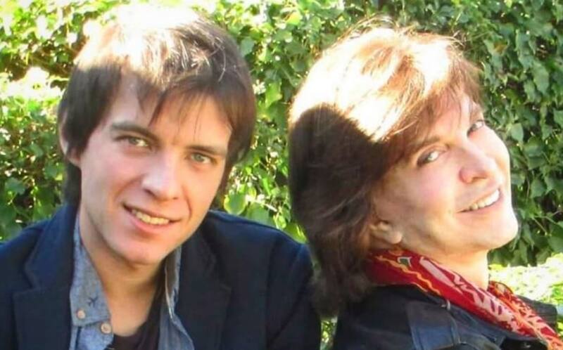 Camilo Blanes y su padre Camilo Sesto El también cantante de 39 años desde la muerte de su padre esta envuelto en la polémica - Créditos: Instagram