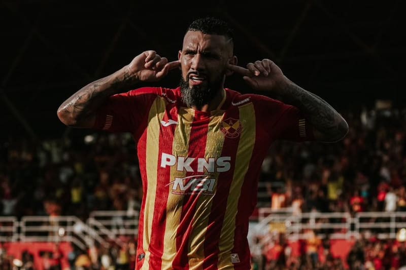 es crack en el fútbol de Malasia. Este martes, marcó un gol y dio una asistencia en el triunfo de su equipo.