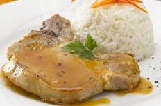 Chuletas de cerdo a la cerveza y miel con arroz blanco: Una receta ideal para las fiestas de fin de año