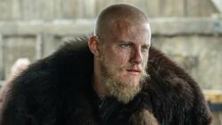 (VIDEO) "Se volvieron locos": Alexander Ludwig sorprendió a dos fanáticos de "Vikingos"