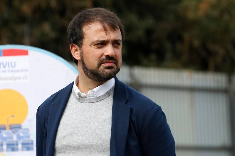 anuncia su renuncia como alcalde de Valparaíso.