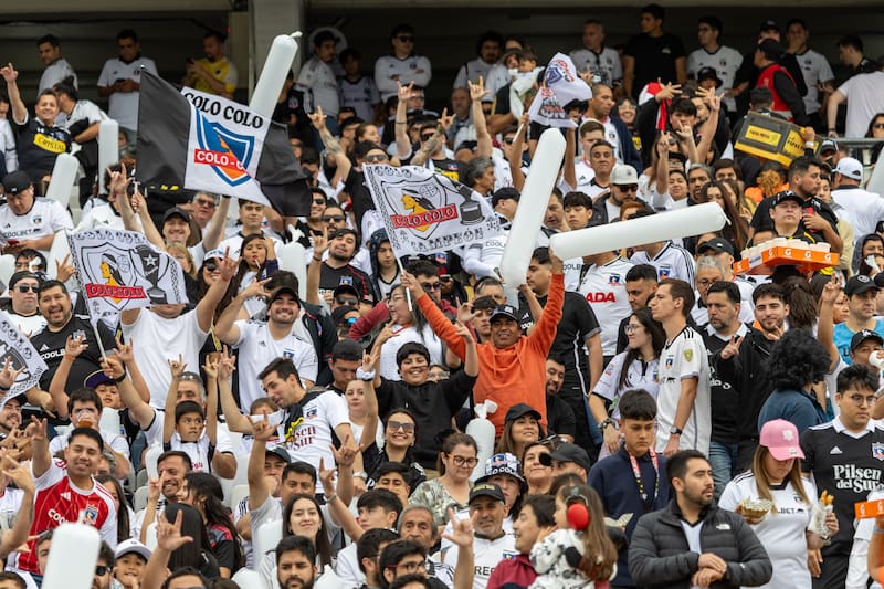 Hinchas de Colo Colo no podrán ingresar a Argentina.