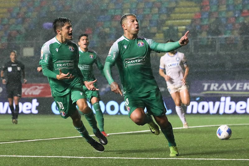 El volante es la figura del Campeonato Nacional, alzándose como uno de los más goleadores y asistidores. /Photosport