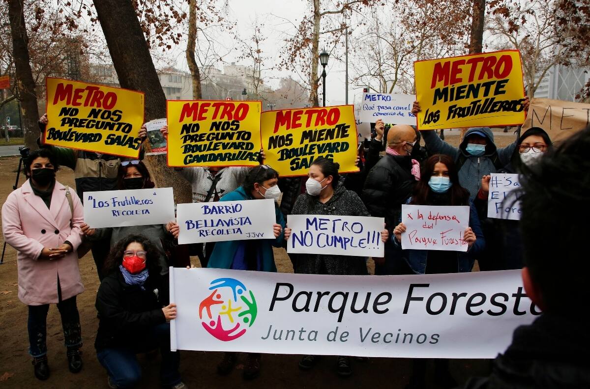 Vecinos protestan contra posible construcción de la Línea 7 del Metro en medio del Parque Forestal