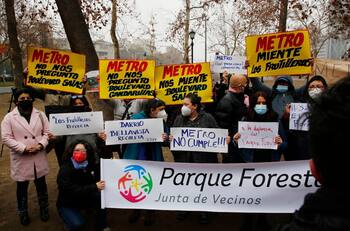 Vecinos protestan contra posible construcción de la Línea 7 del Metro en medio del Parque Forestal