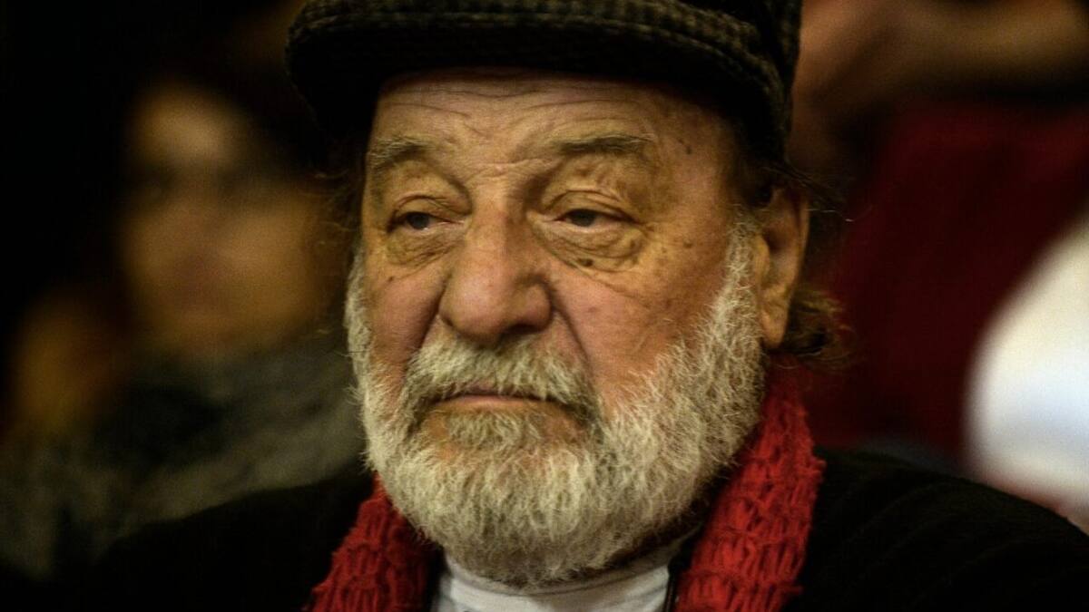 "Su estado de salud es delicado": Patricio Manns está hospitalizado y con diagnóstico reservado
