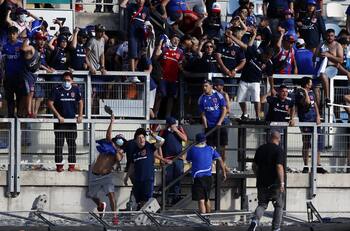 Curicó Unido interpuso una denuncia por agresión de barristas de la U a seguidores "torteros"