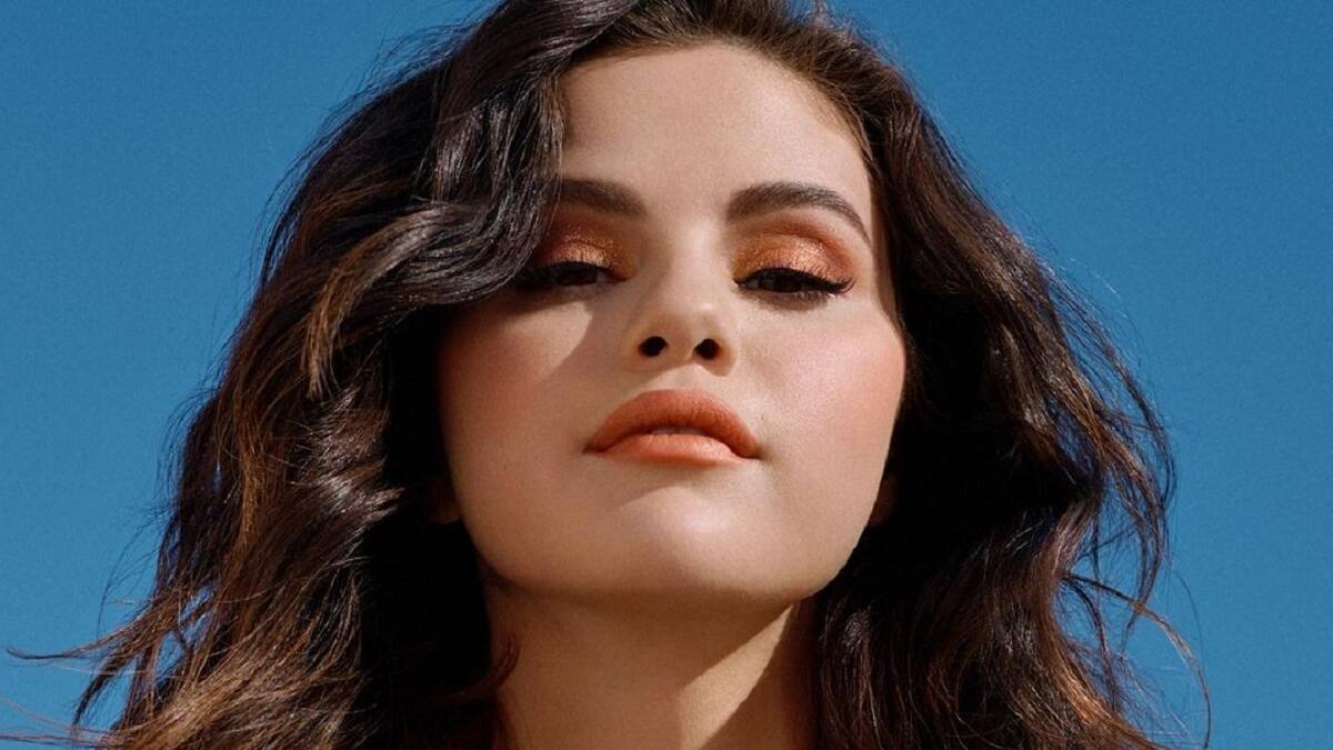 Selena Gomez aseguró que la mayoría de sus relaciones amorosas han sido "malditas"