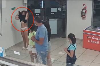 VIDEO | Mujer se quitó su vestido para usarlo como mascarilla: fue sacada de local por trabajadores