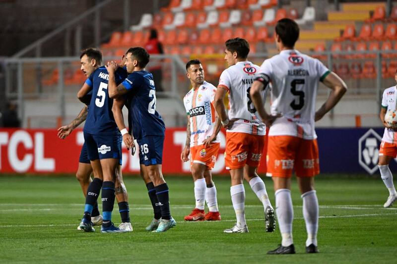 todavía no puede ganar en la edición 2024 de la Copa Libertadores. El cuadro minero cayó inapelablemente ante Talleres en Calama. Foto: Agencia Aton.