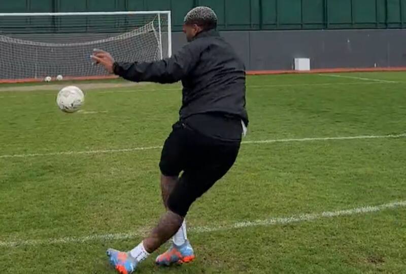 El notable tiro de rabona de Junior Fernandes en Turquía. Foto: Reproducción Manisa FK.