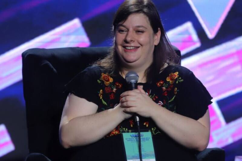 Se suma a la cábala: Laila Roth se besa con Gonzalo Valenzuela y Yamila Reyna