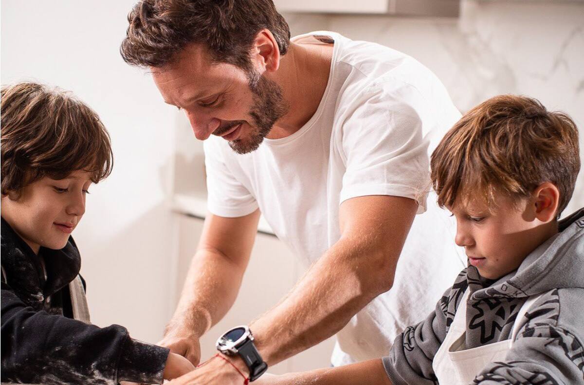 Benjamín Vicuña protagonizó campaña por el Día del Padre junto a sus hijos con Pampita