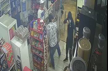 VIDEO | Sujetos armados asaltan minimarket en Antofagasta: Locatarios atraparon a uno mientras huía