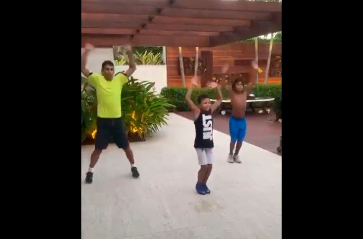 Thiago Silva hace ejercicios junto a sus hijos tras escapar del coronavirus en Europa